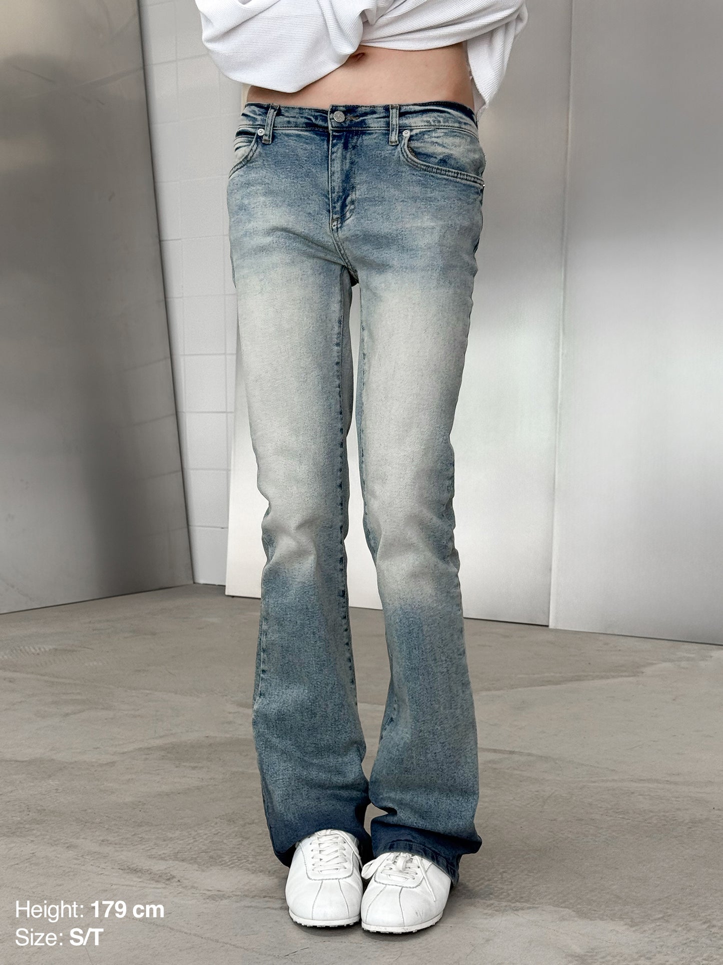 FLARED JEANS - WET BLUE