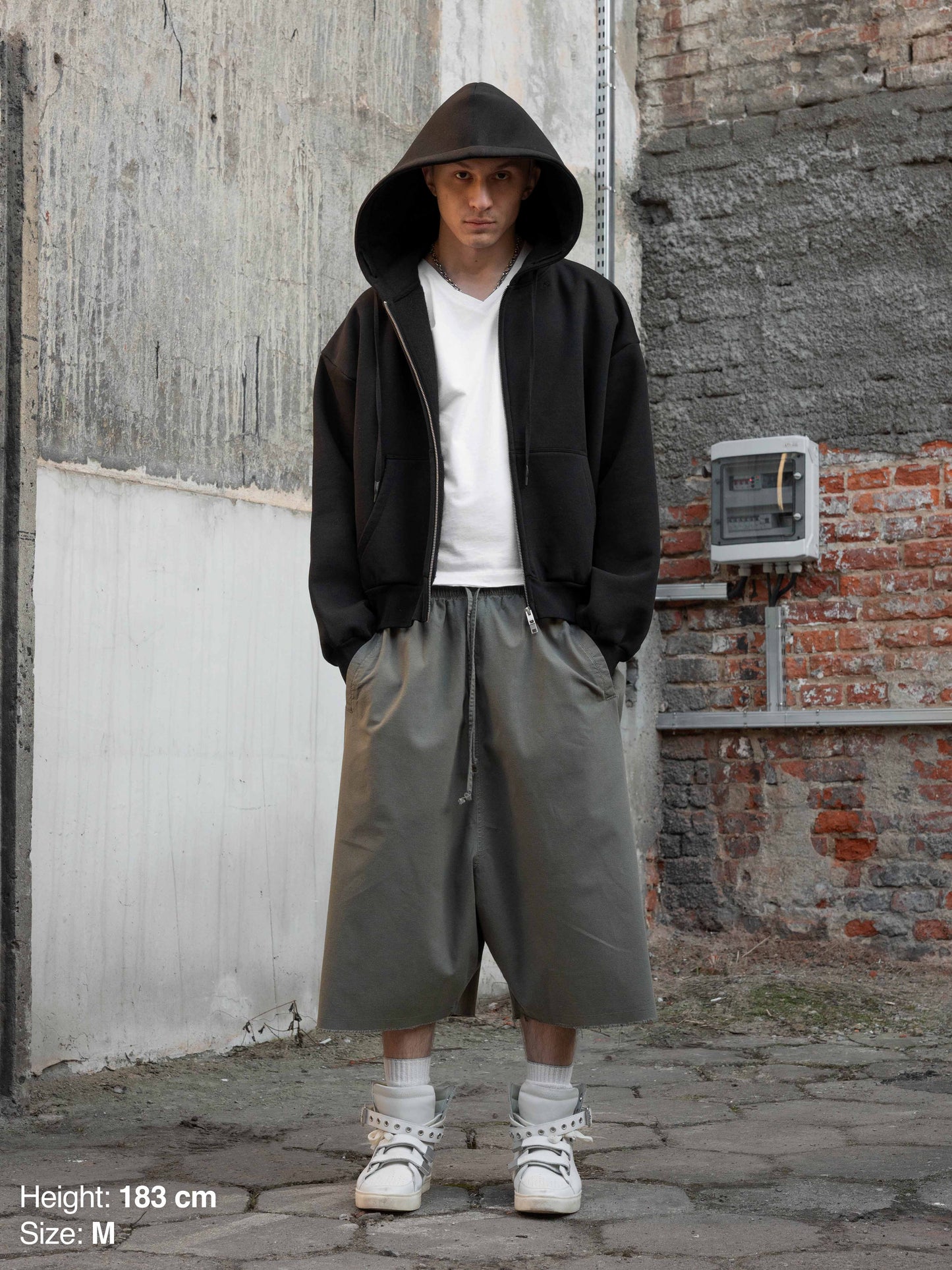 BUBBLE ZIP HOODIE – SCHWARZ