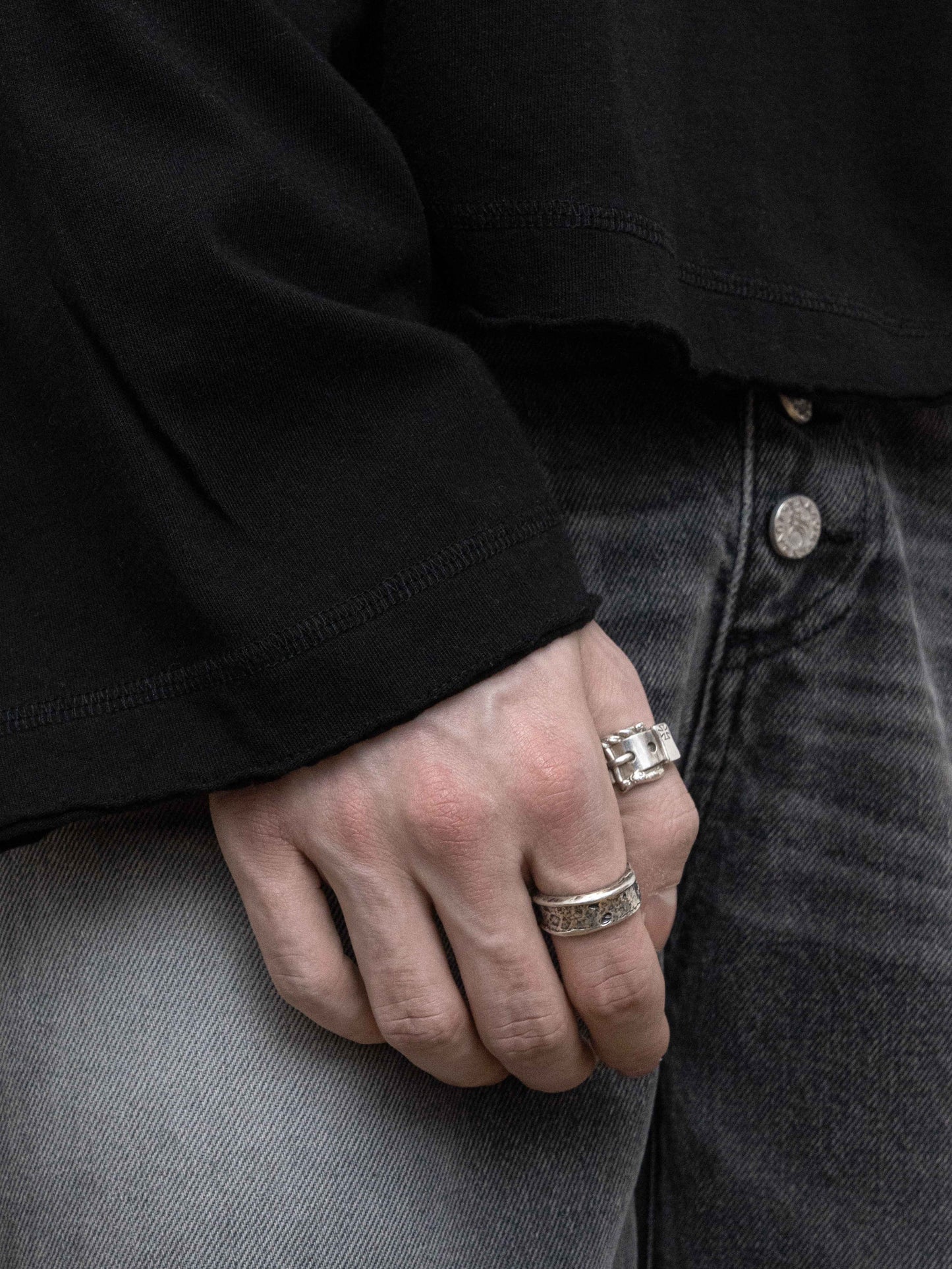 BAGGY LONGSLEEVE - BLACK