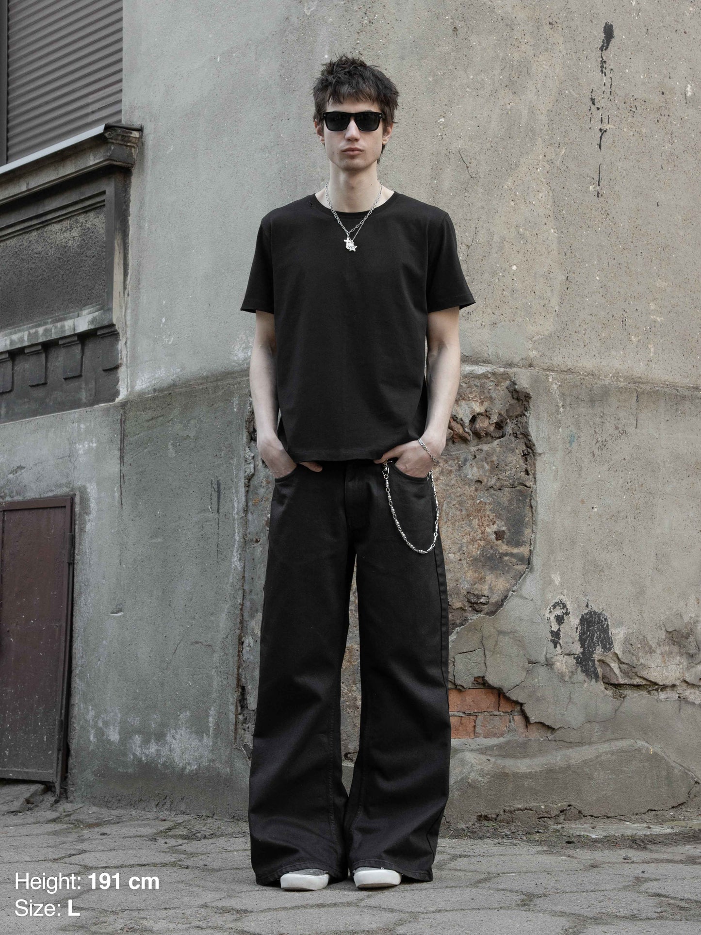 ROUND NECK TEE - BLACK