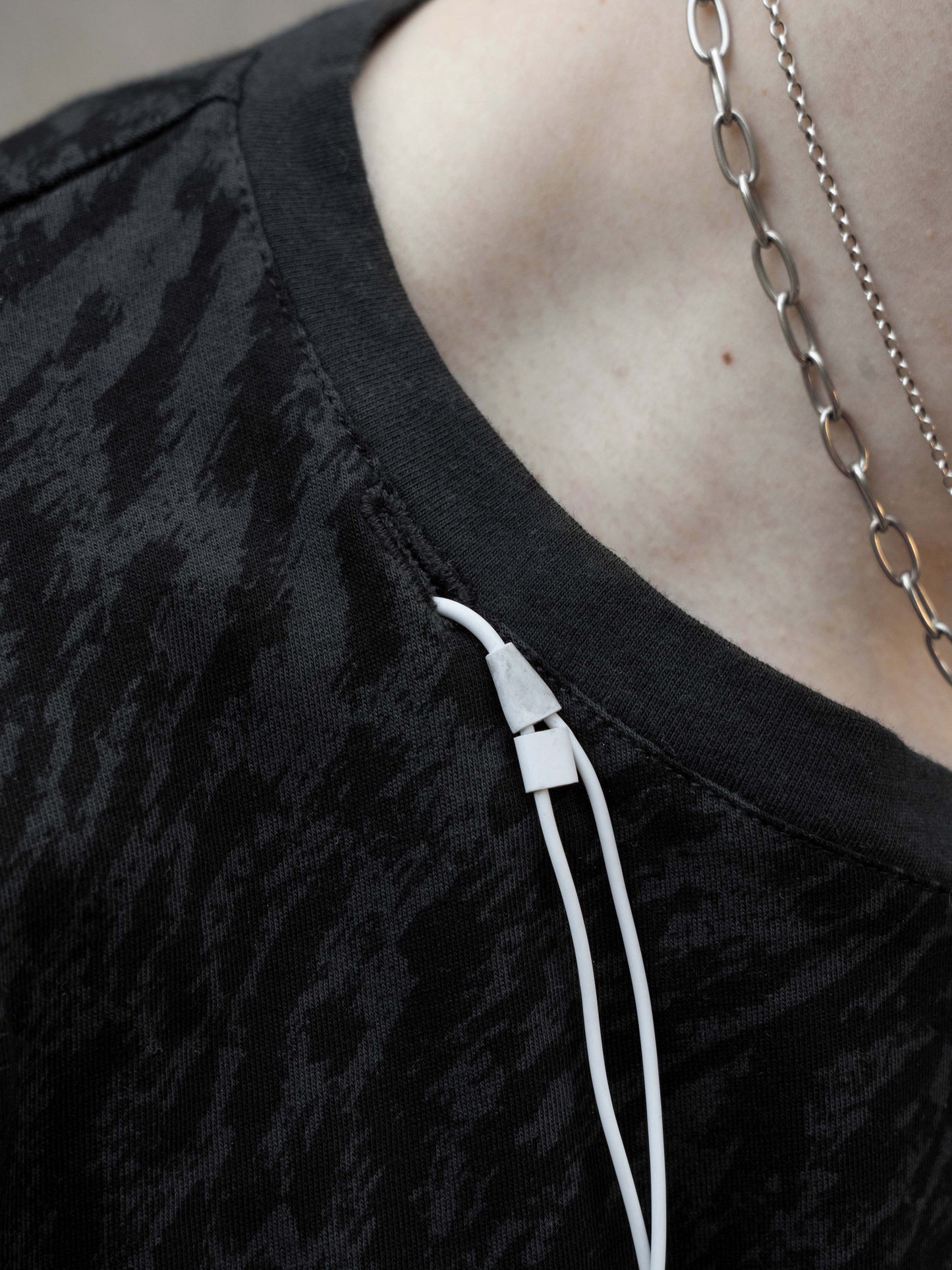 ROUND NECK TEE - BLACK LEOPARD