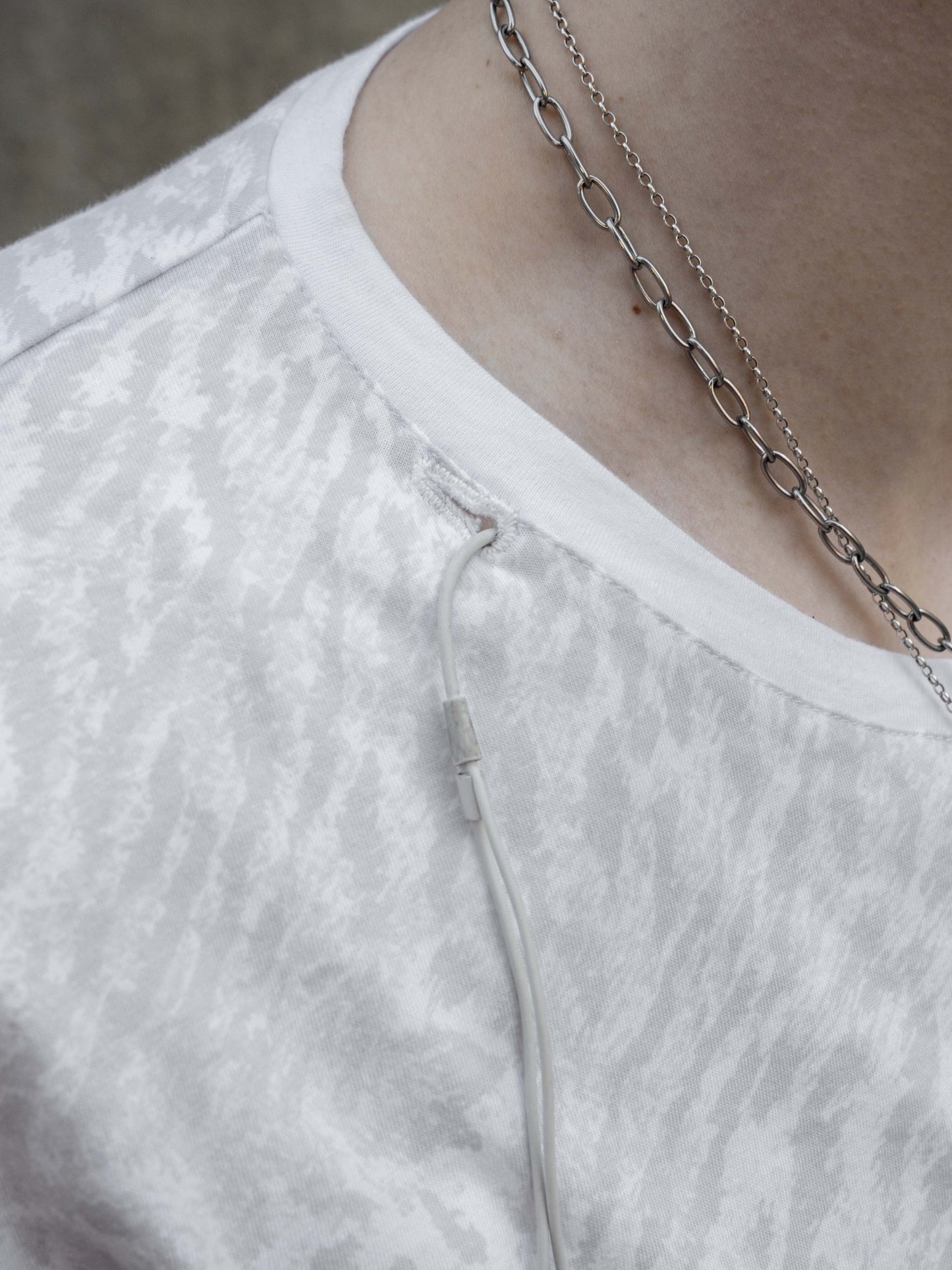 ROUND NECK TEE - WHITE LEOPARD