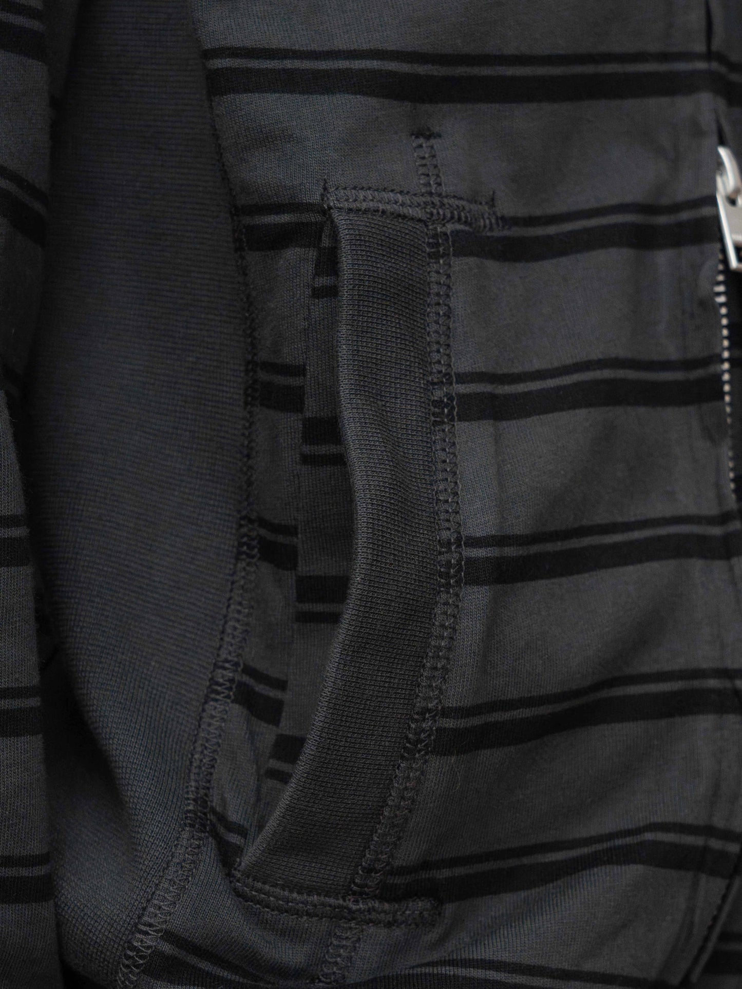 SLIM ZIP HOODIE - BLACK STRIPED