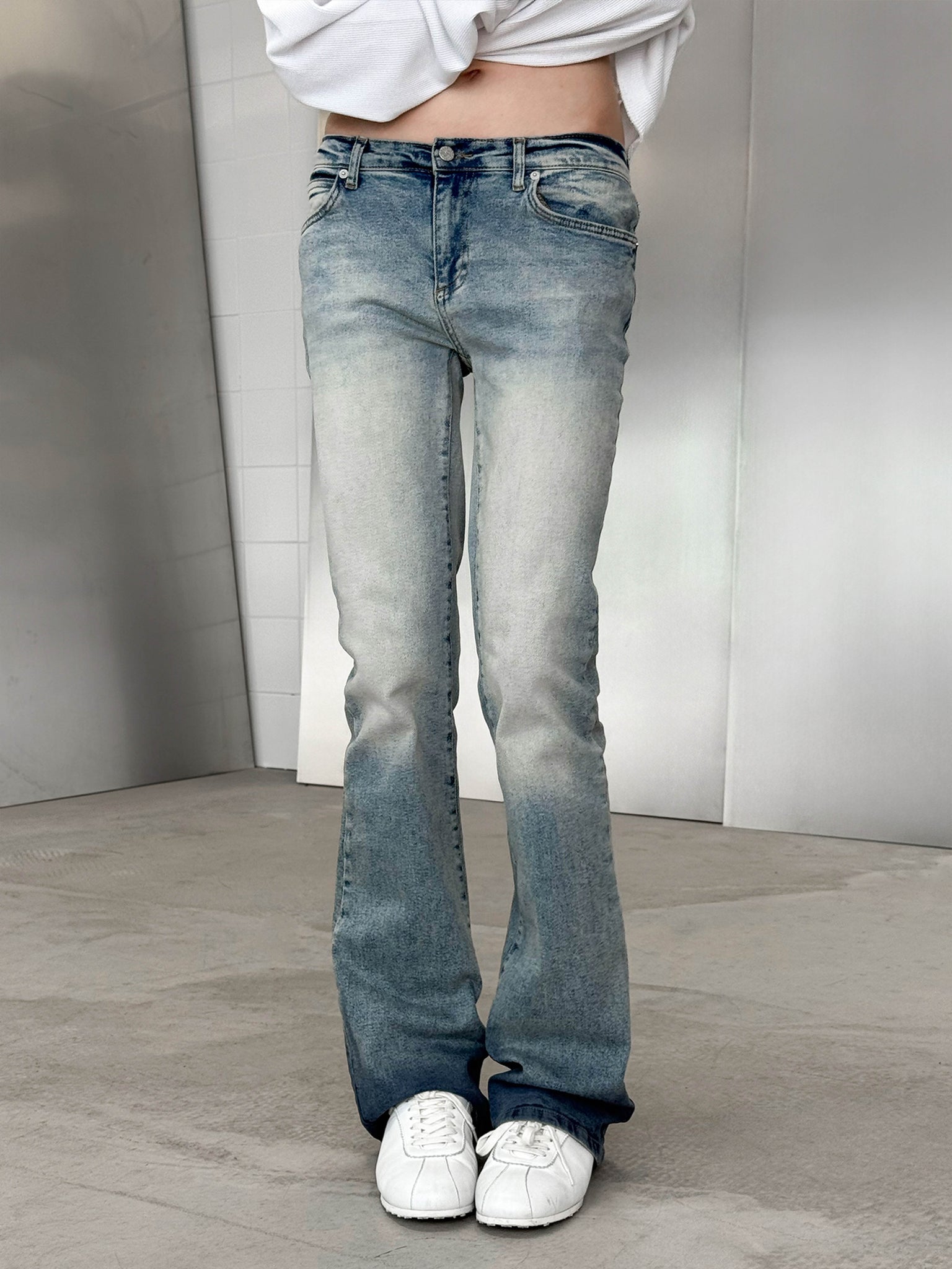 AUSGESTELLTE JEANS - WET BLUE