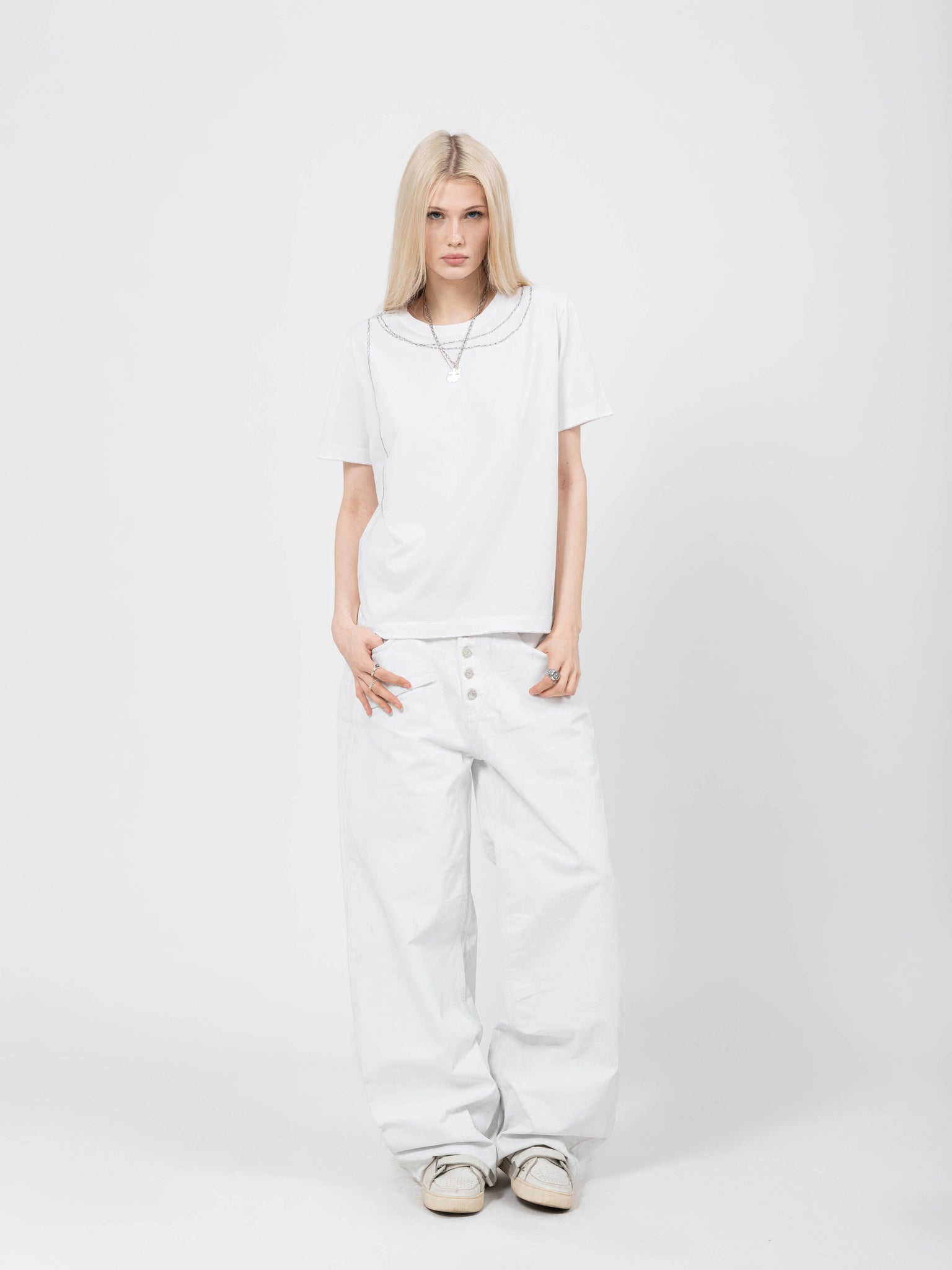 ROUND NECK TEE - WHITE WIRED