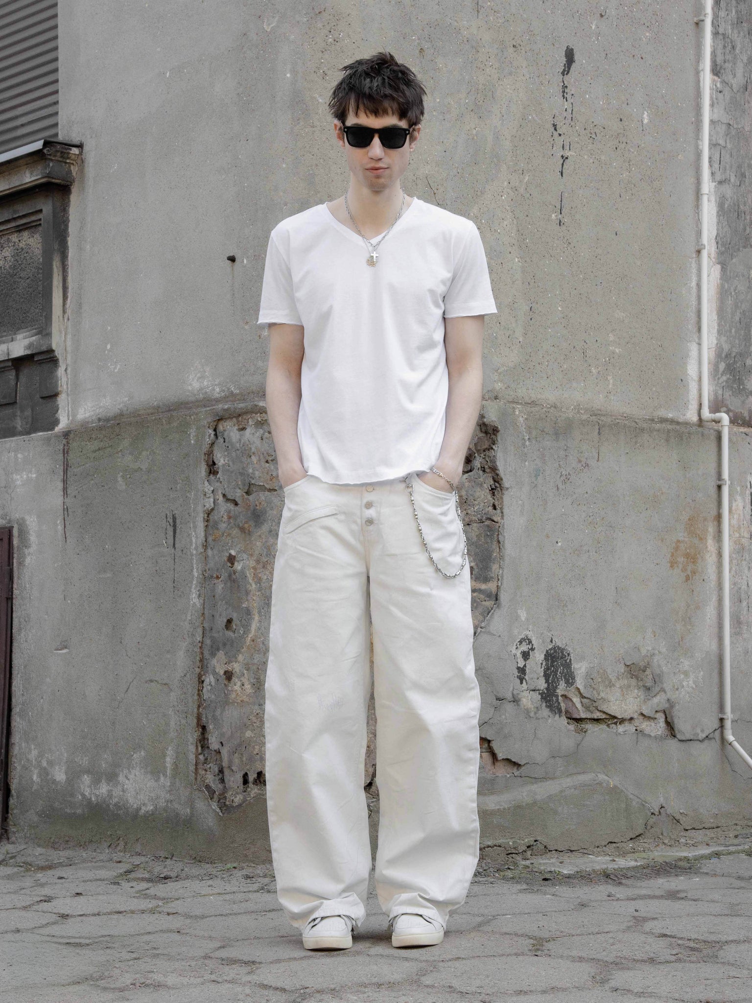 V-NECK TEE - WHITE