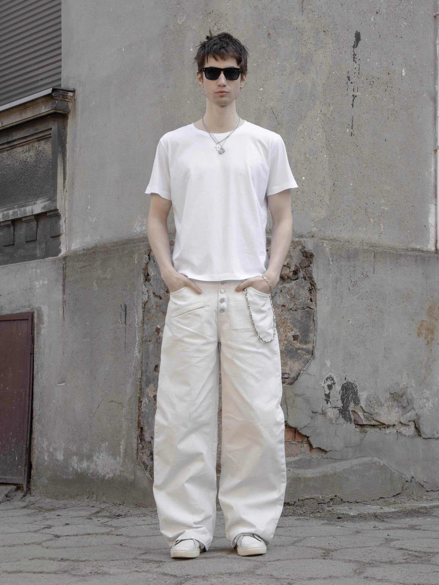 ROUND NECK TEE - WHITE