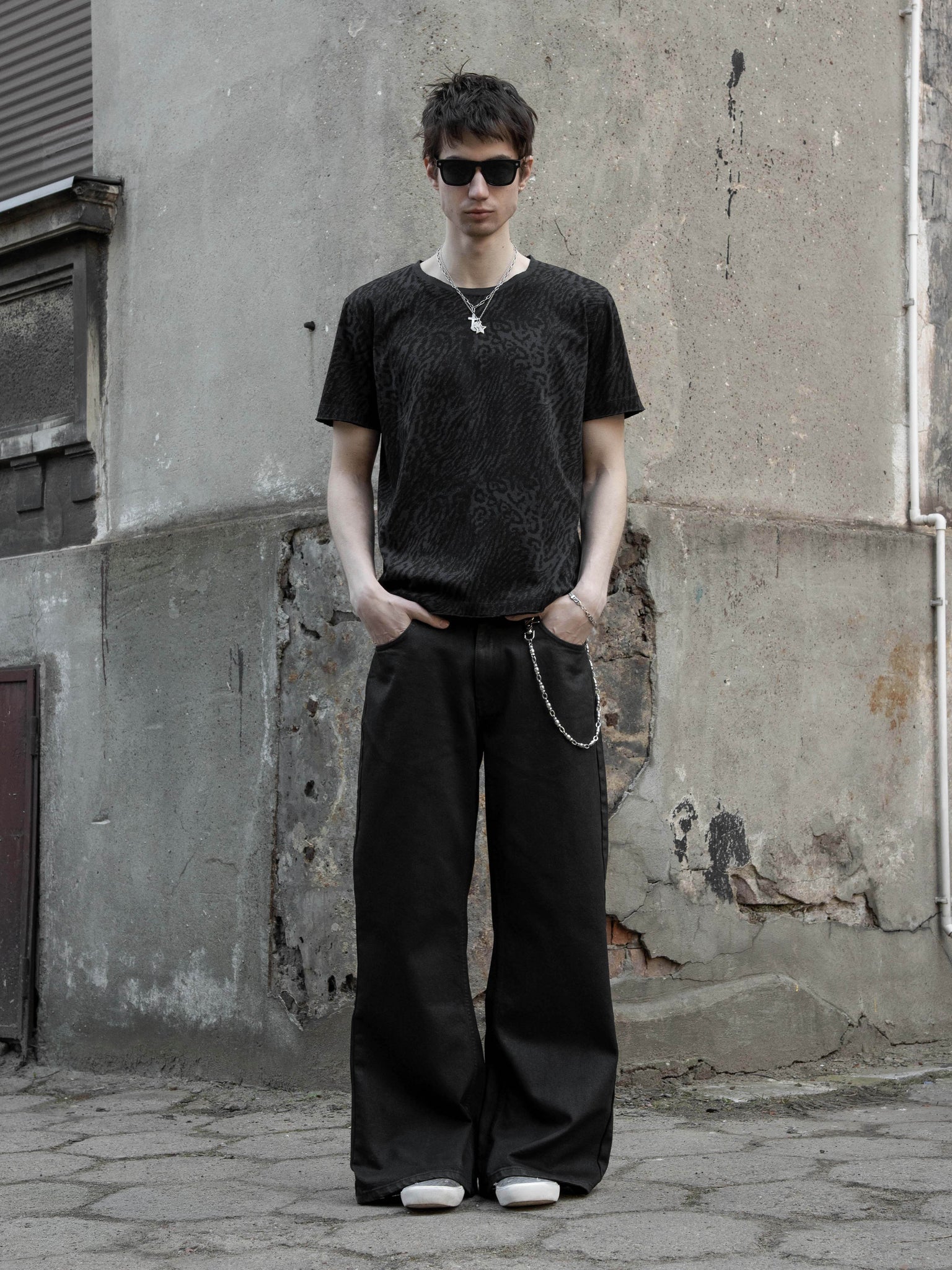 ROUND NECK TEE - BLACK LEOPARD