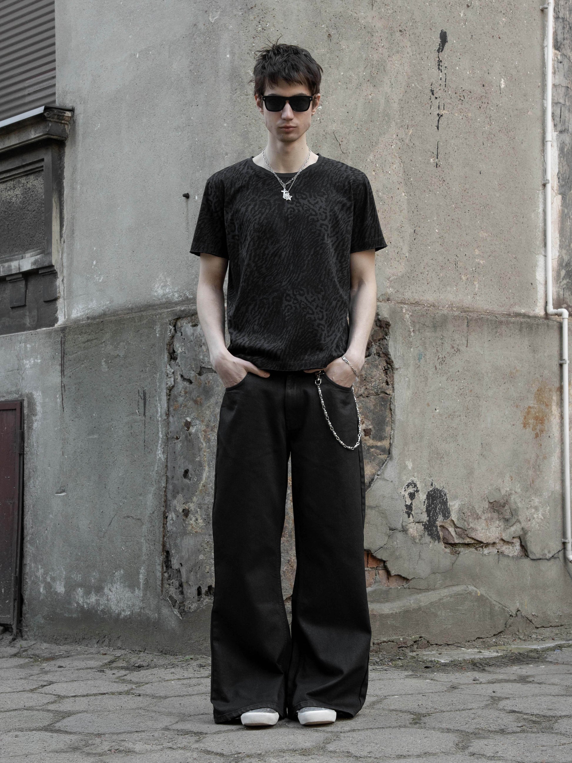 ROUND NECK TEE - BLACK LEOPARD