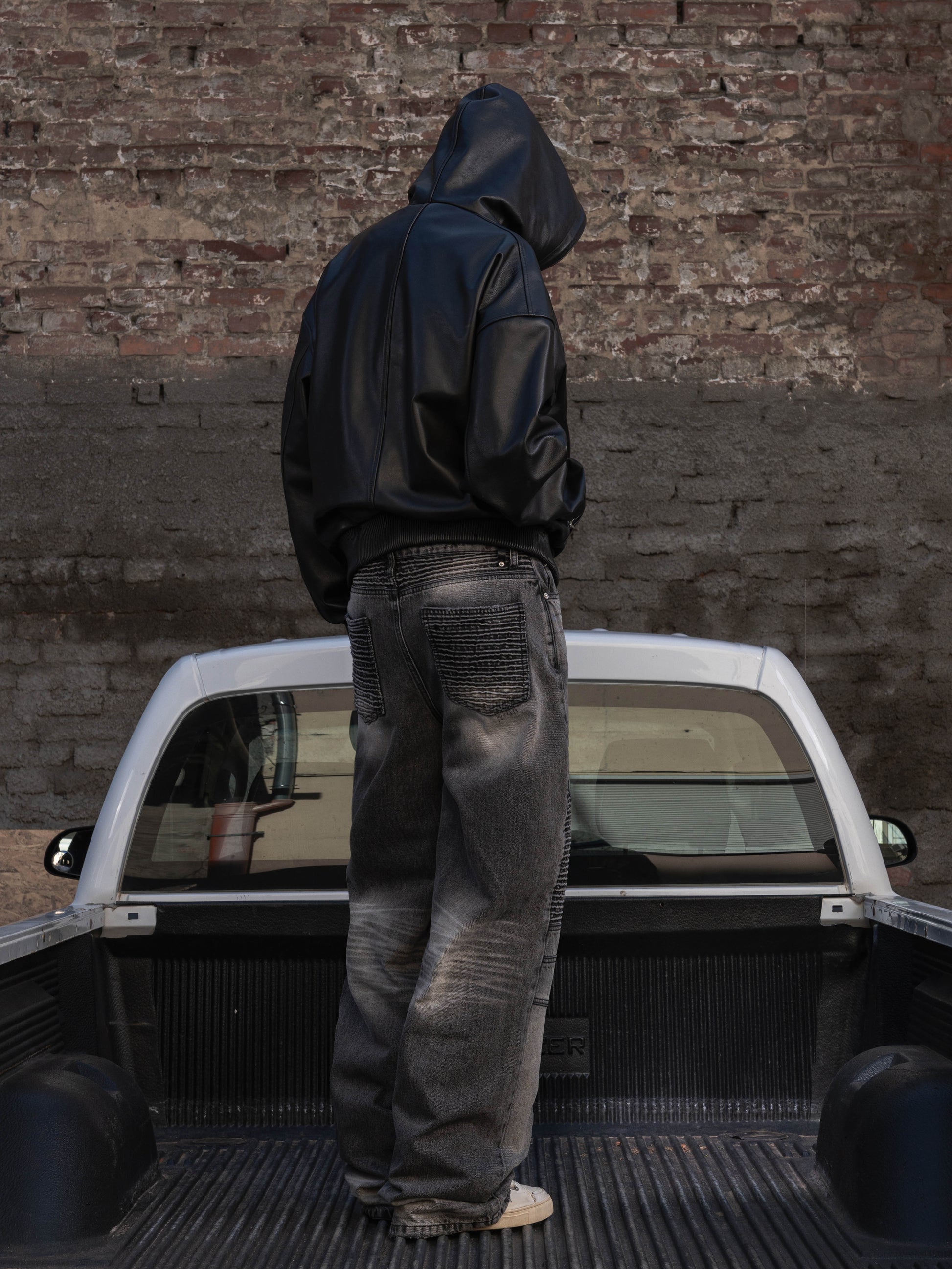 BIKER-JEANS – SCHWARZ GEWASCHET