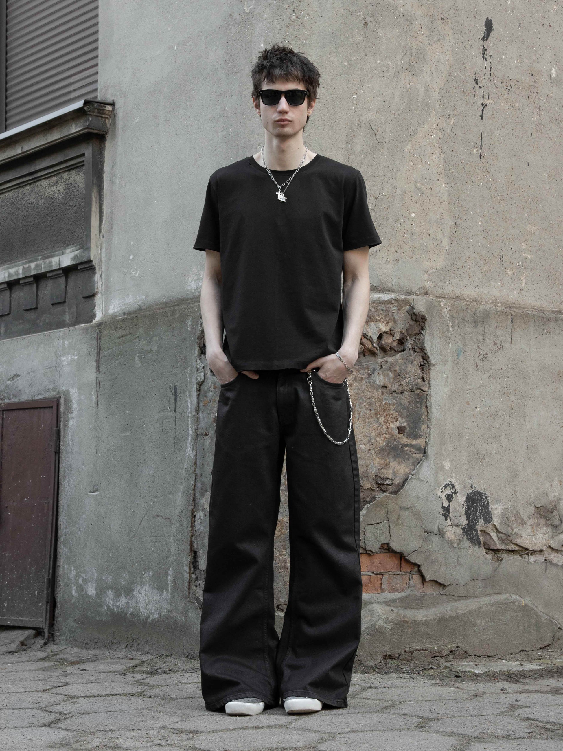 ROUND NECK TEE - BLACK