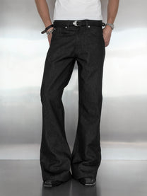 BOOTCUT-JEANS – SCHWARZER RAW-DENIM