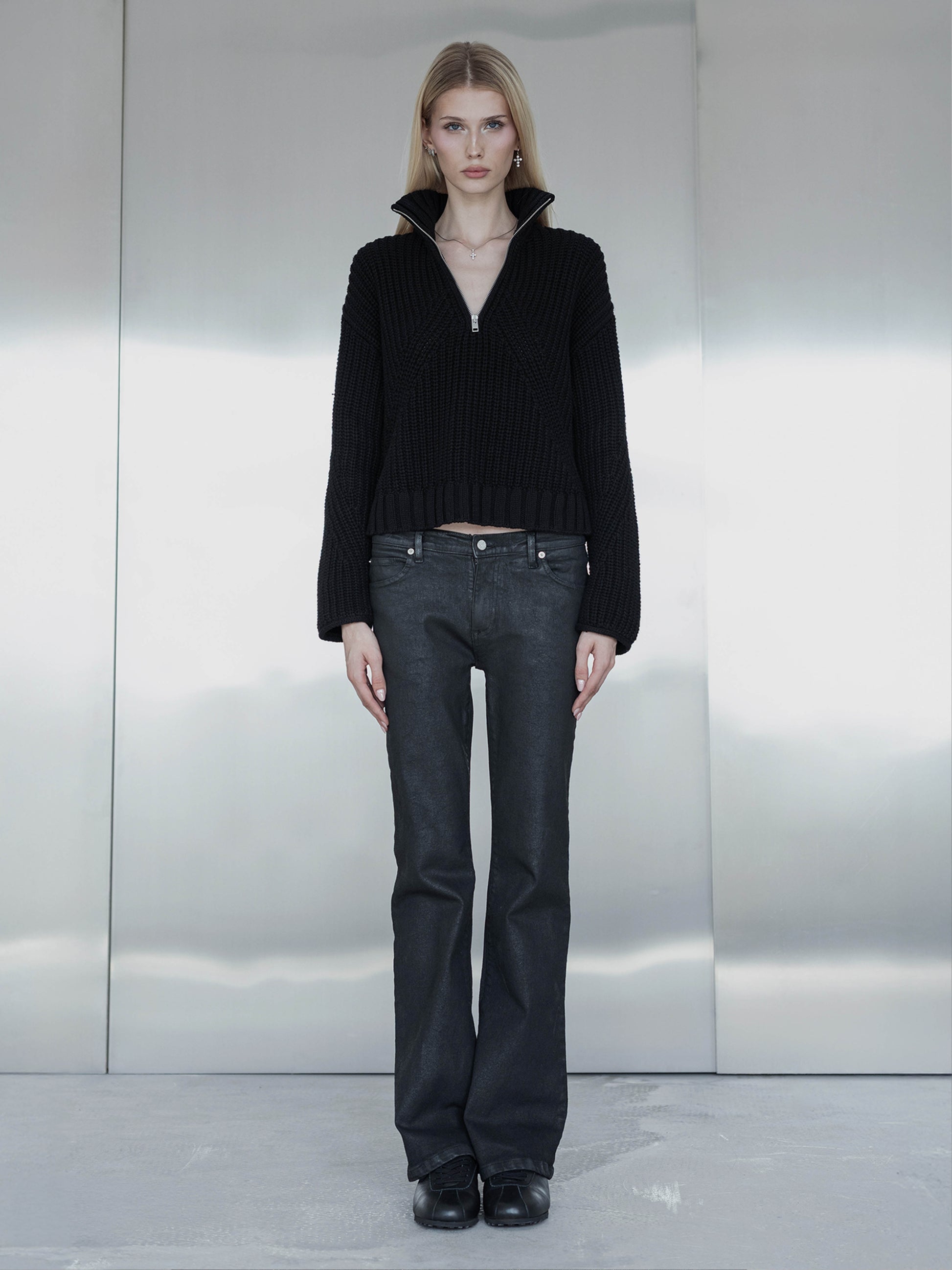 QUARTER ZIP - BLACK