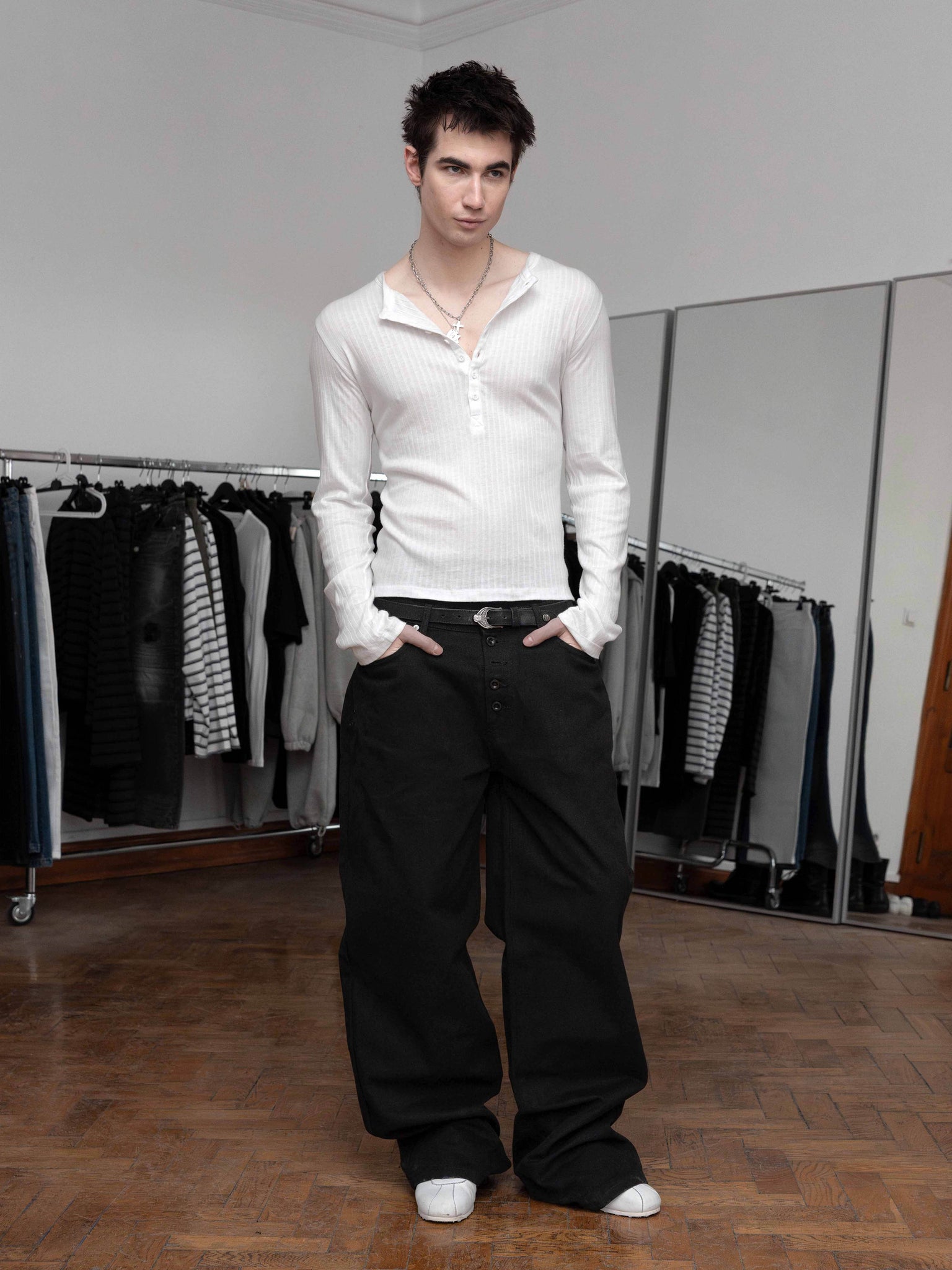 HENLEY LONGSLEEVE – WEISS