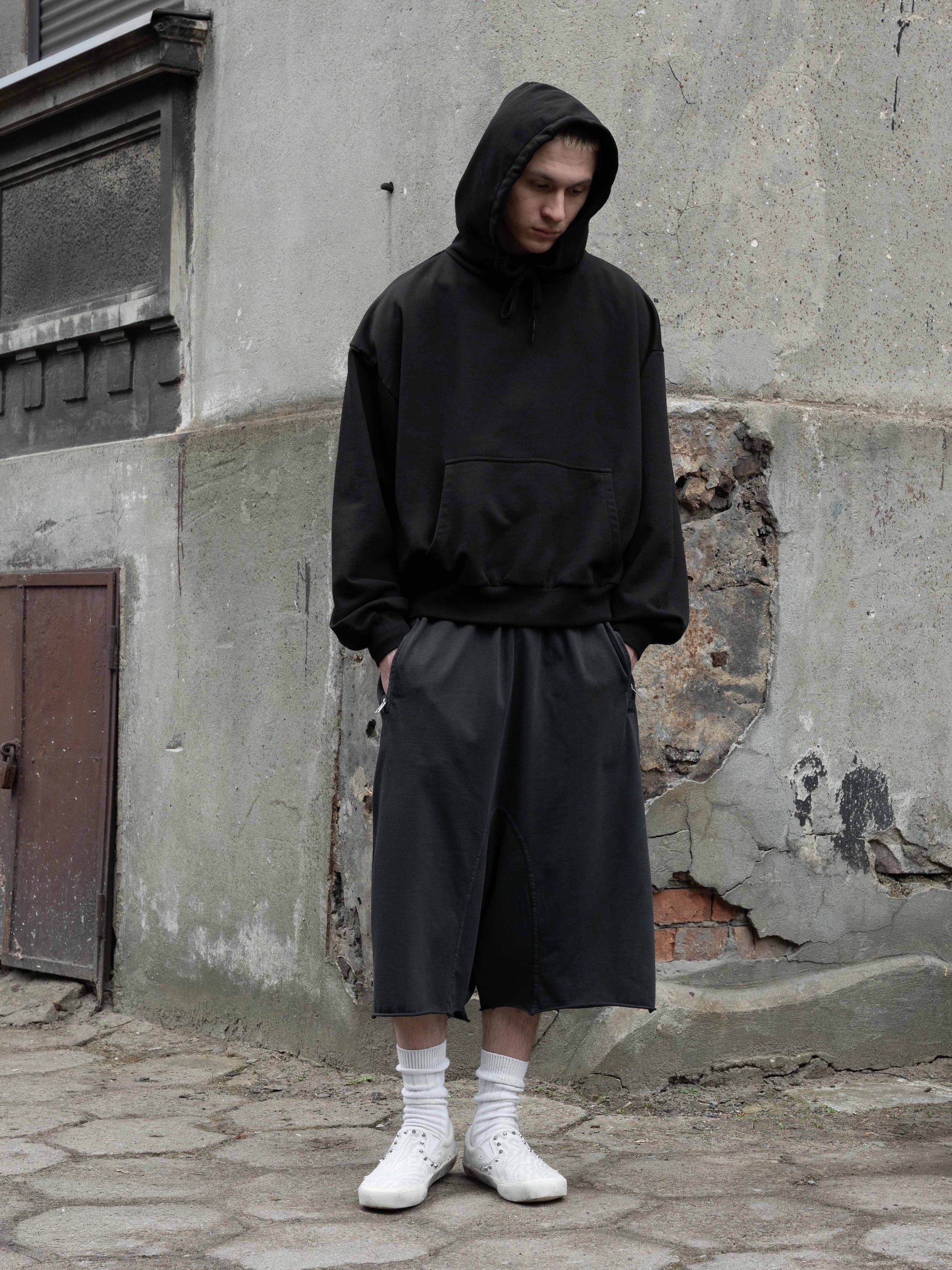 HEAVY HOODIE - BLACK