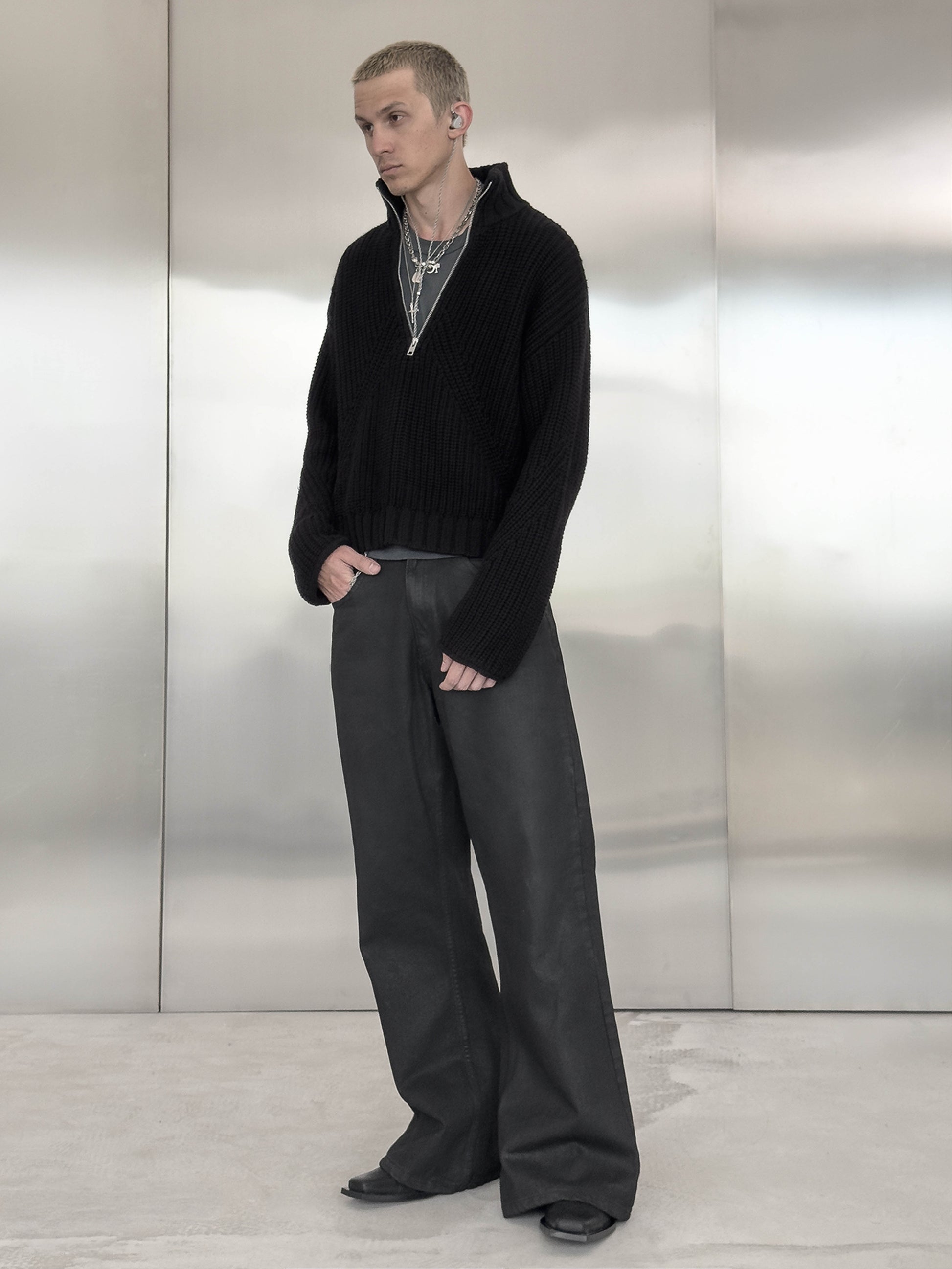 QUARTER ZIP - BLACK