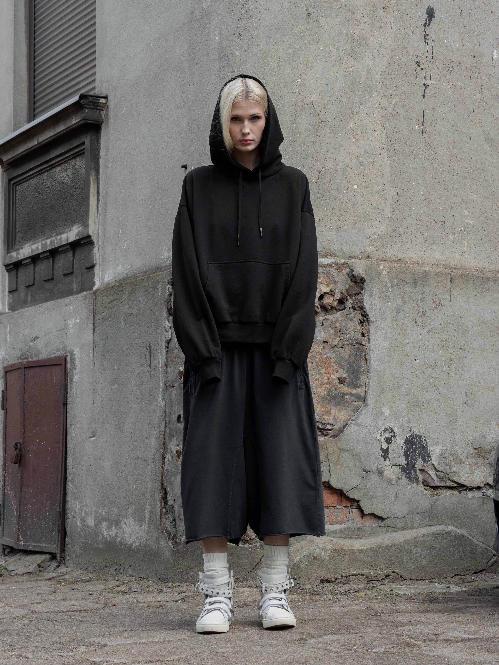 HEAVY HOODIE - BLACK