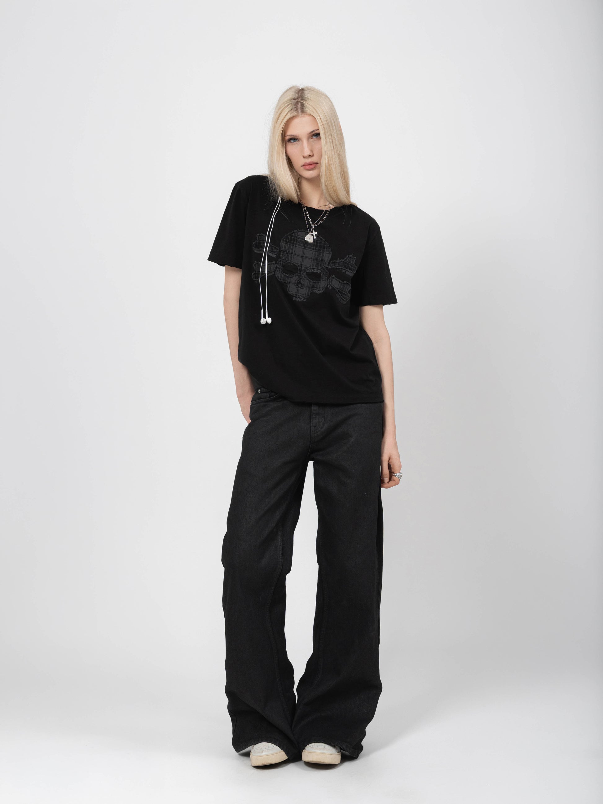 ROUND NECK TEE - BLACK SKULL