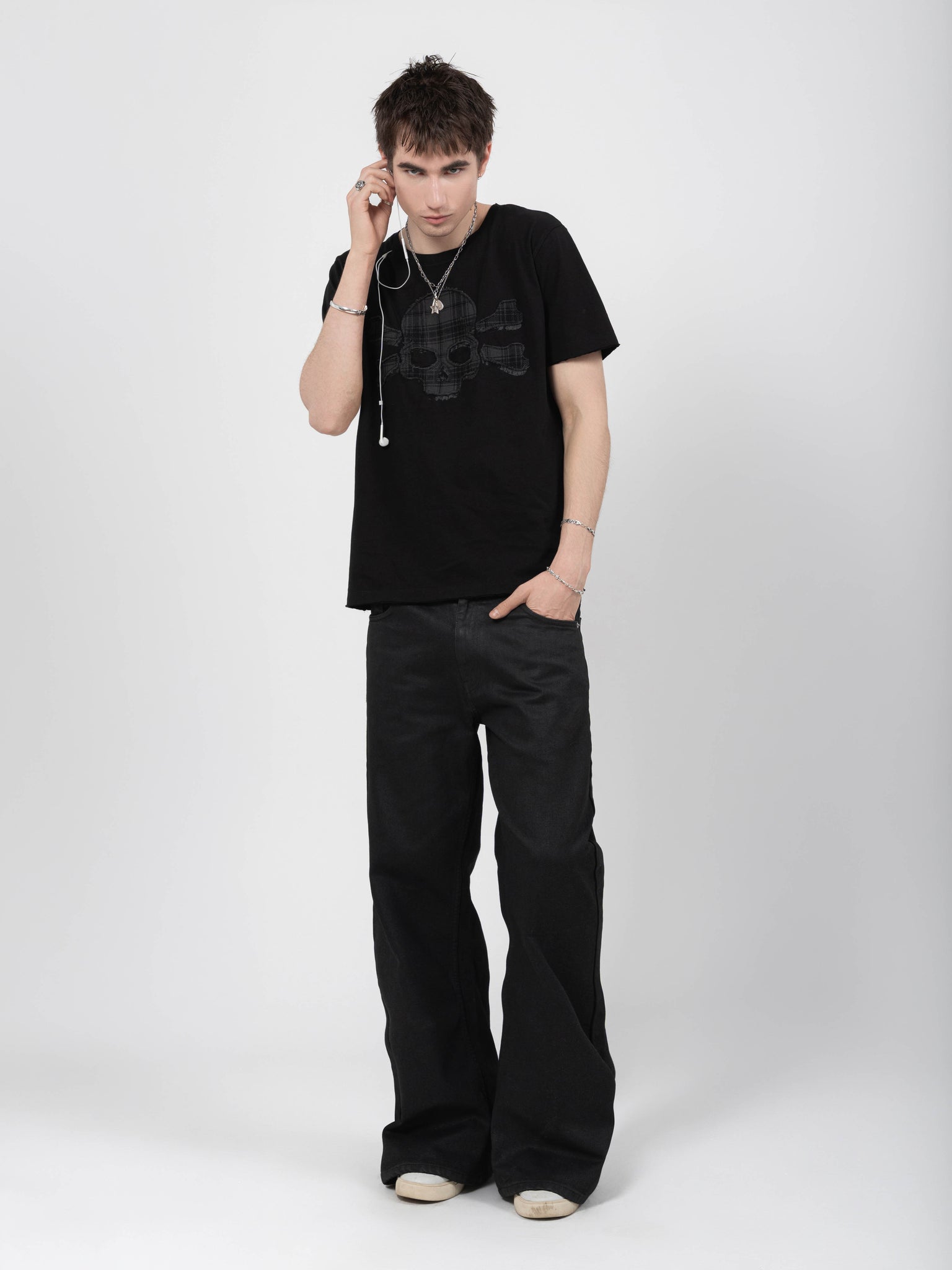 ROUND NECK TEE - BLACK SKULL