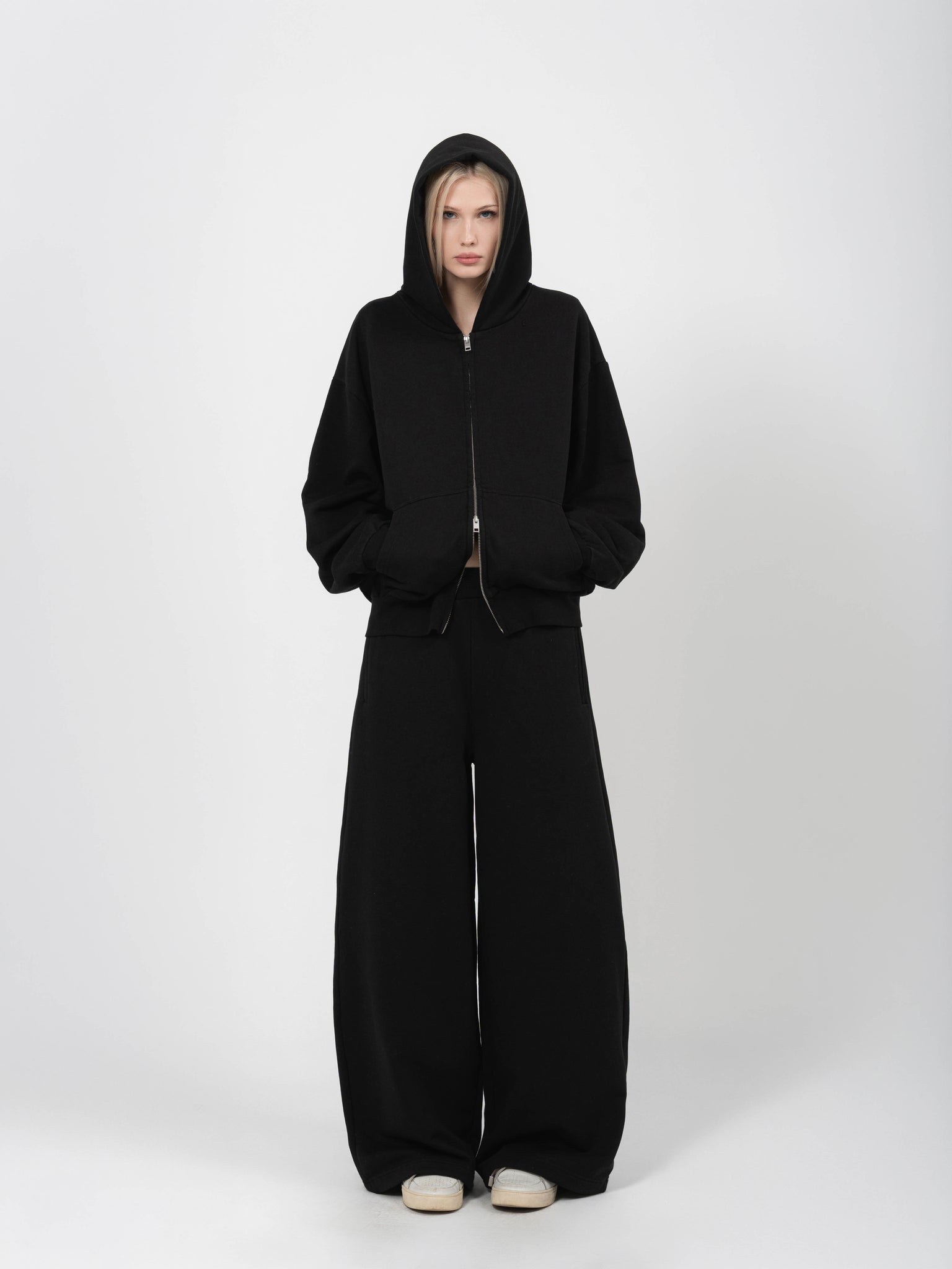 SCHWERE JOGGINGHOSE – SCHWARZ
