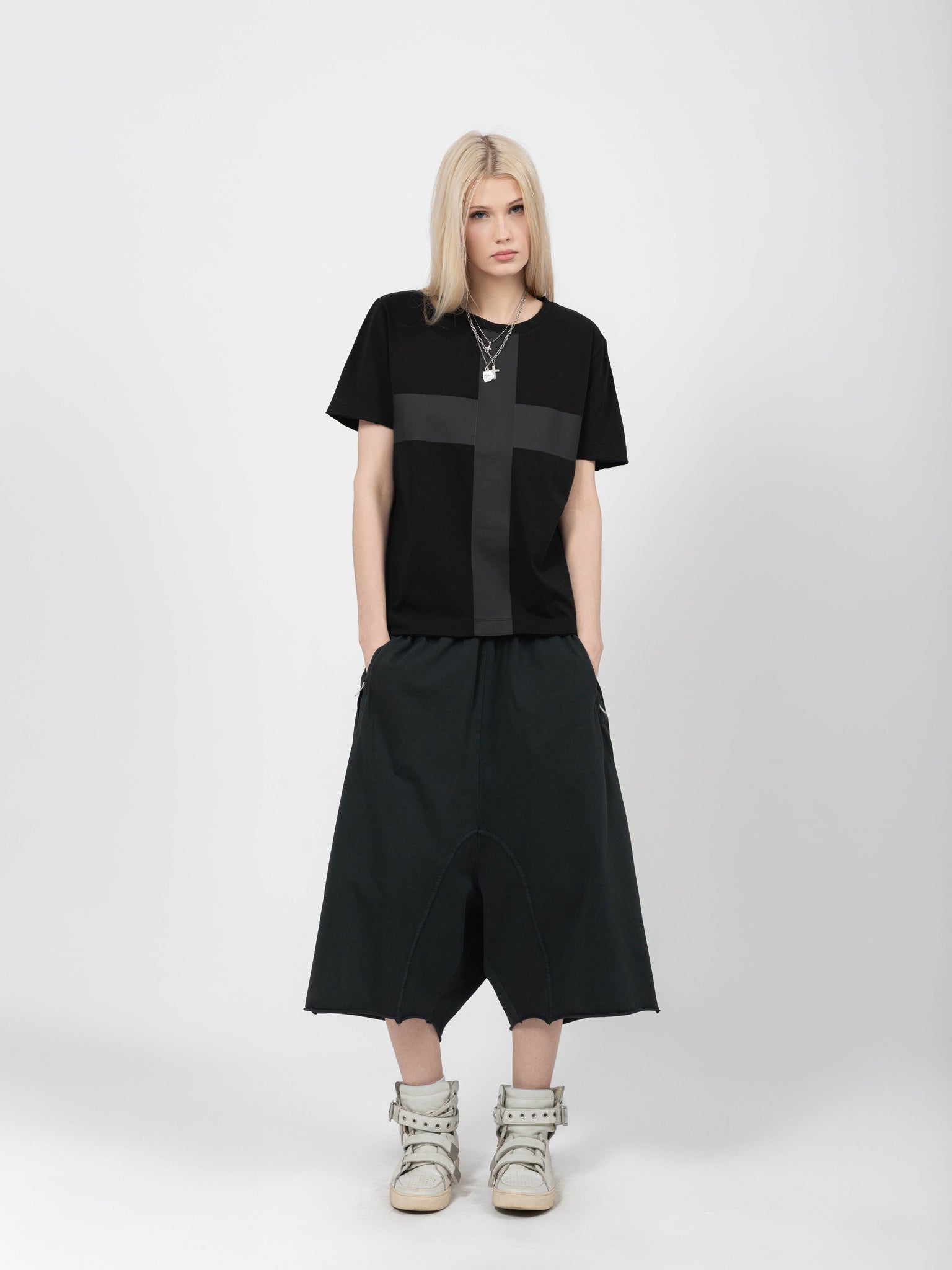 ROUND NECK TEE - BLACK TAPE