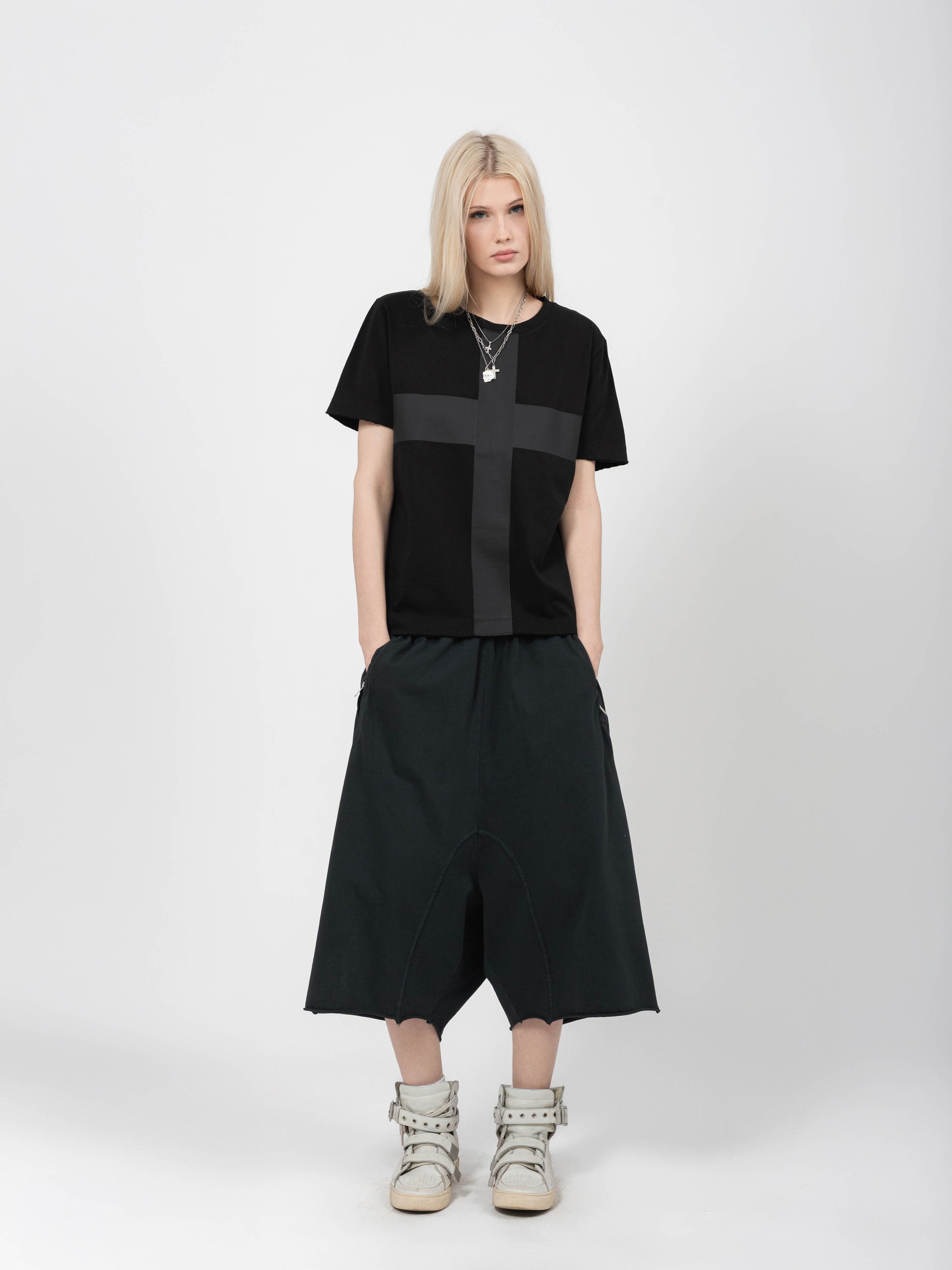 ROUND NECK TEE - BLACK TAPE