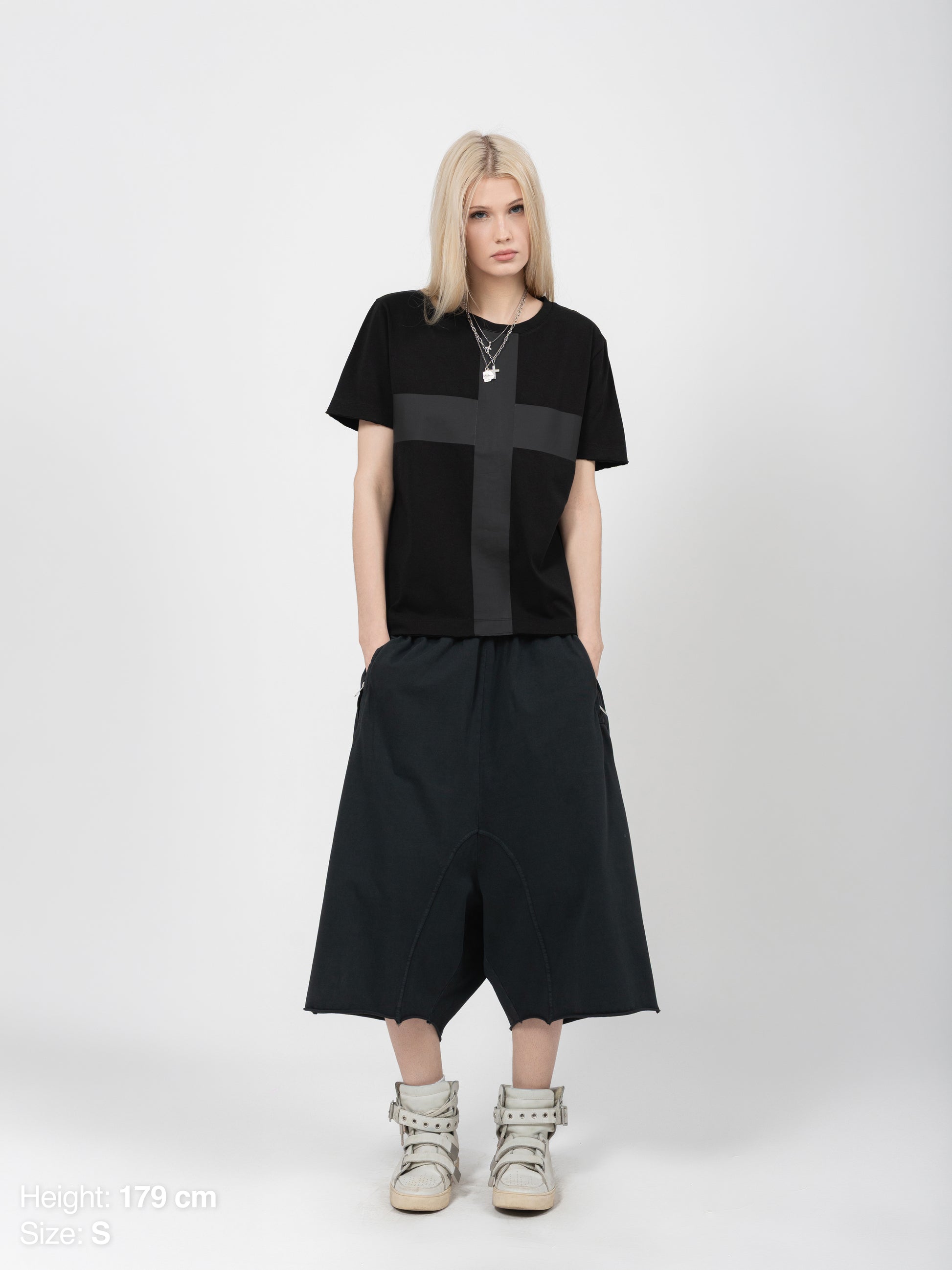ROUND NECK TEE - BLACK TAPE