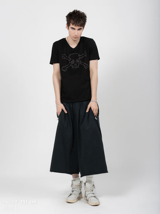 V-NECK TEE - BLACK STUDDED SKULL