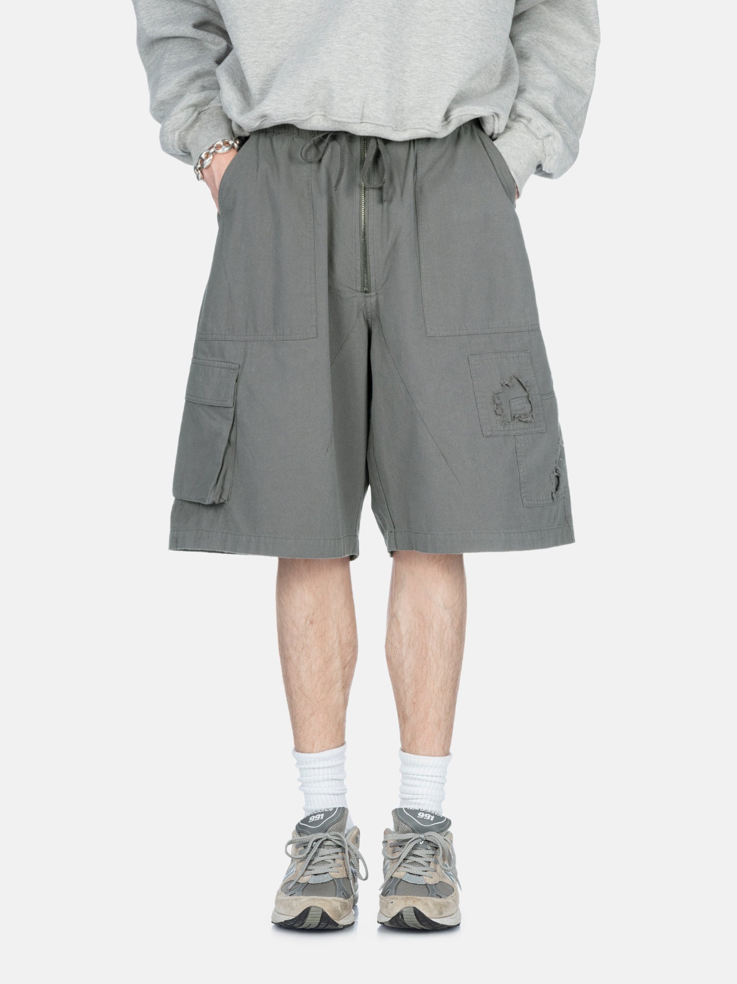 WASHED GREY DISTRESSED CARGO SHORTS