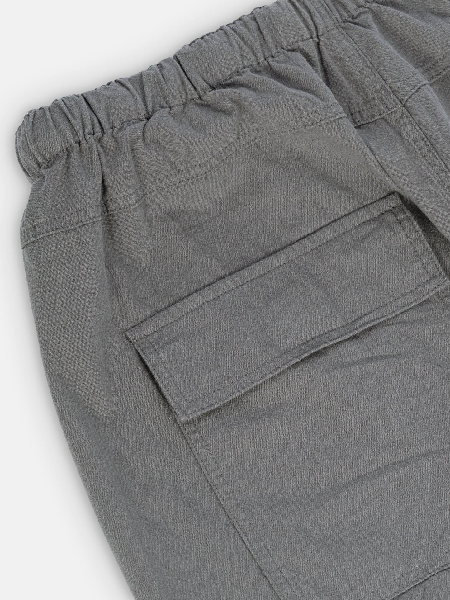 WASHED GREY DISTRESSED CARGO SHORTS