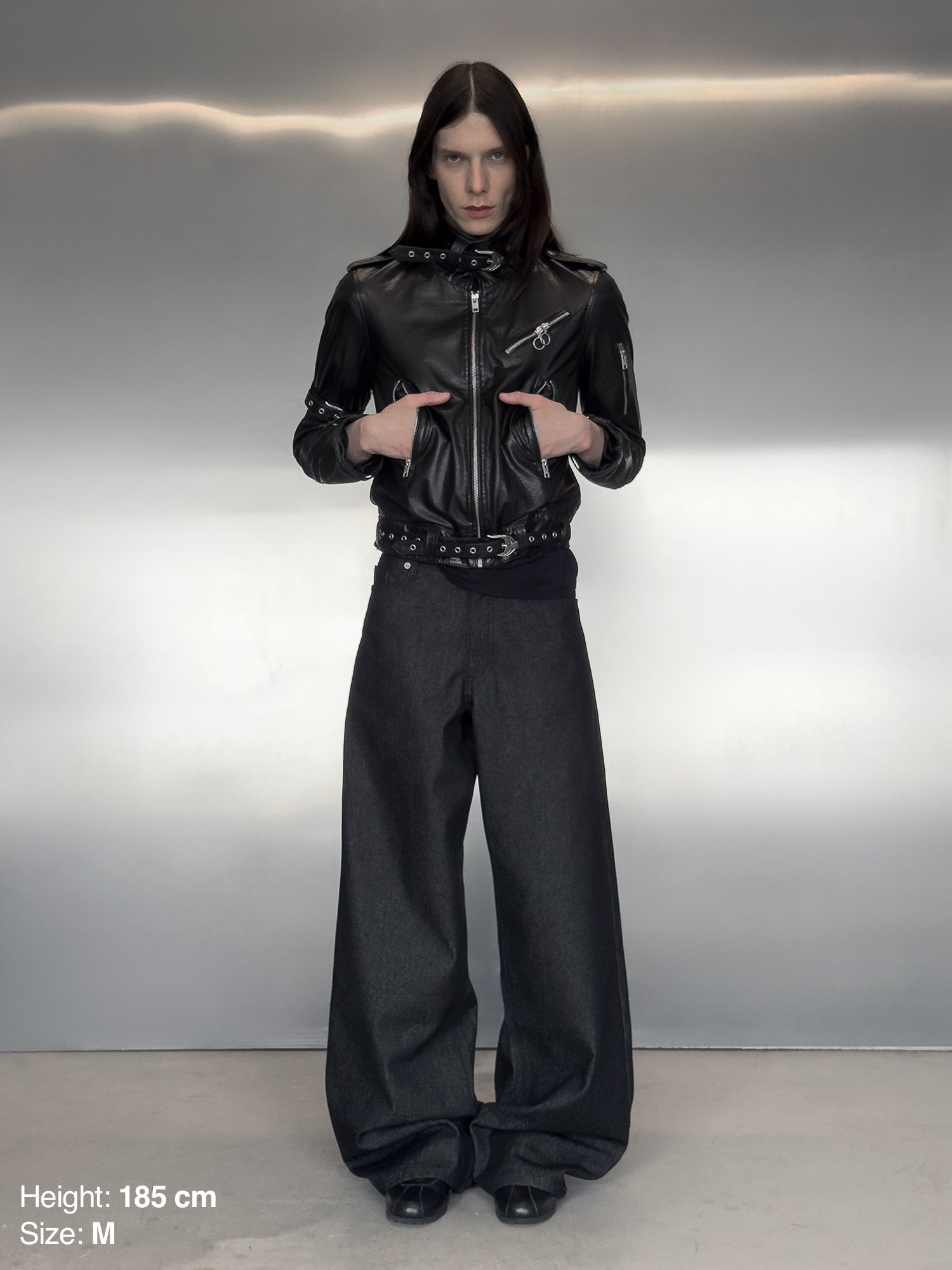 LEDERJACKE MIT RIEMEN – SCHWARZ