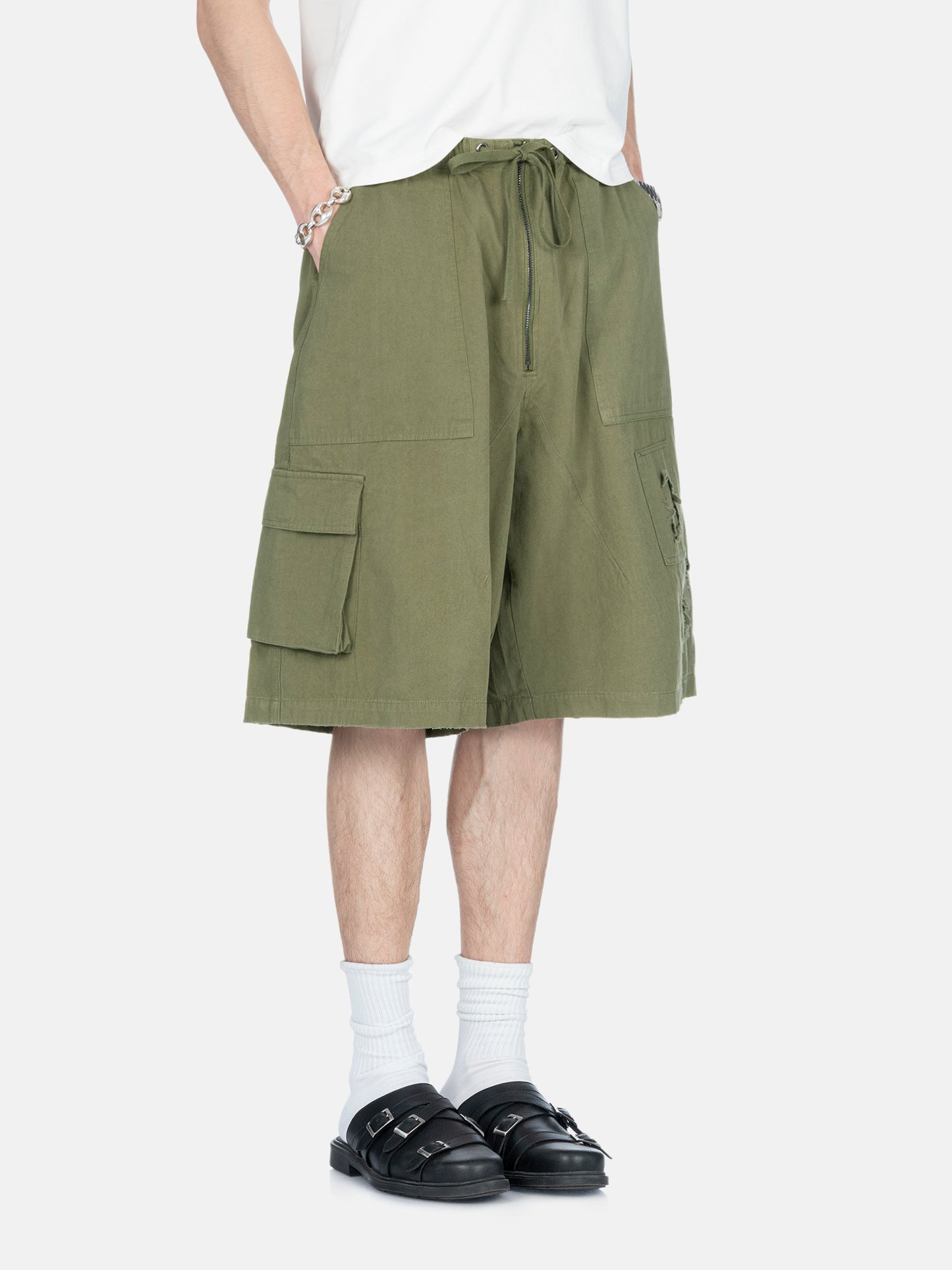 OLIVE GREEN DISTRESSED CARGO SHORTS