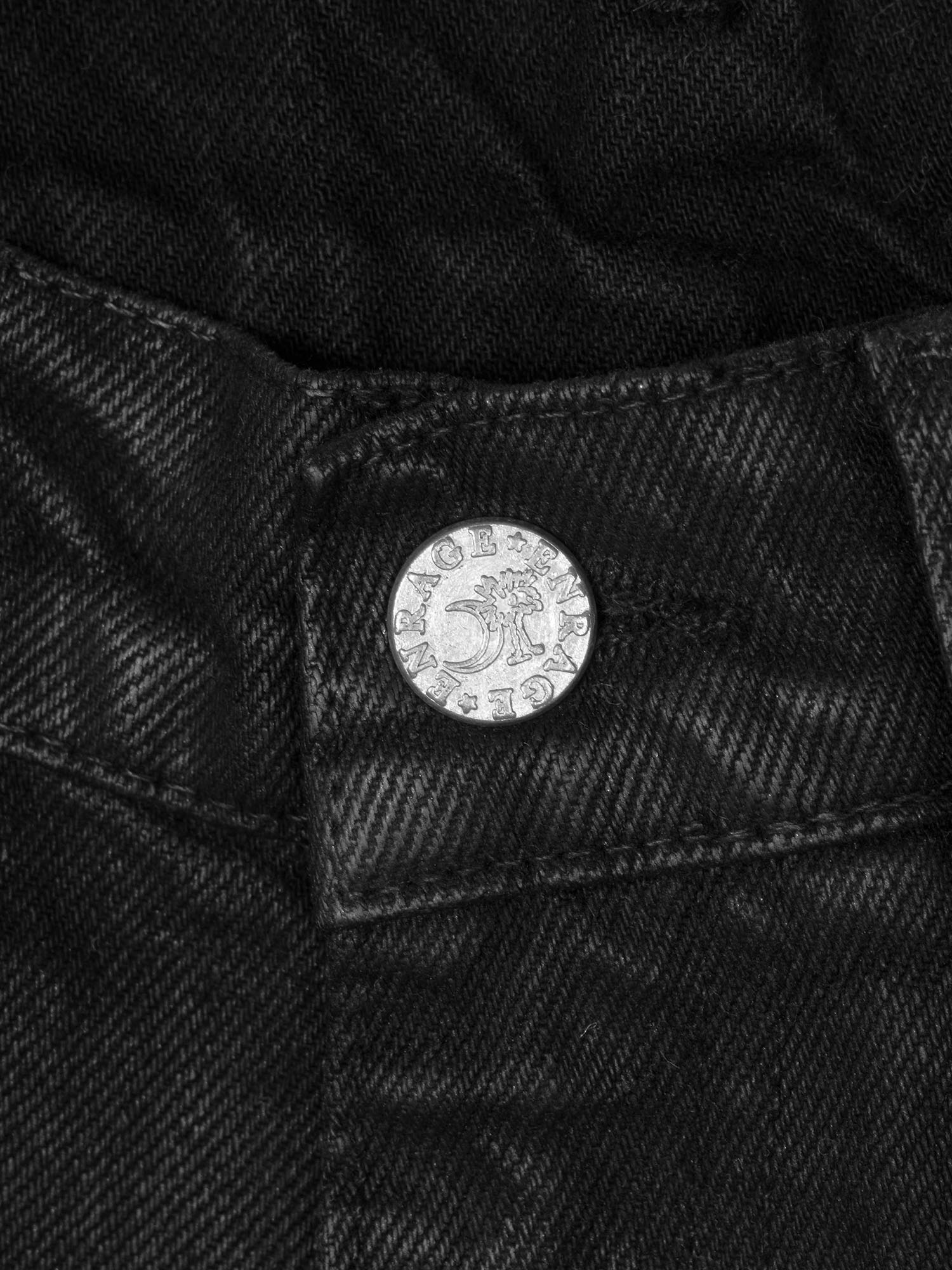 AUSGESTELLTE JEANS – GEWACHST SCHWARZ
