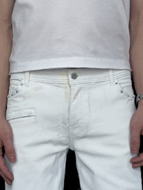 AUSGESTELLTE JEANS – WEISSE FARBE