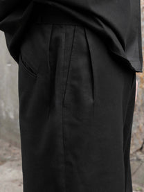 WORN CAPRI PANTS - BLACK