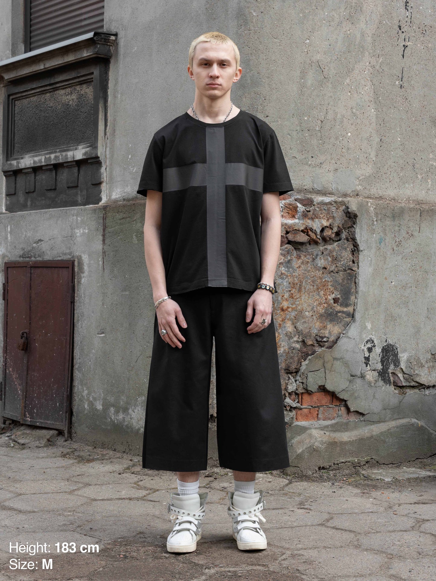 WORN CAPRI PANTS - BLACK