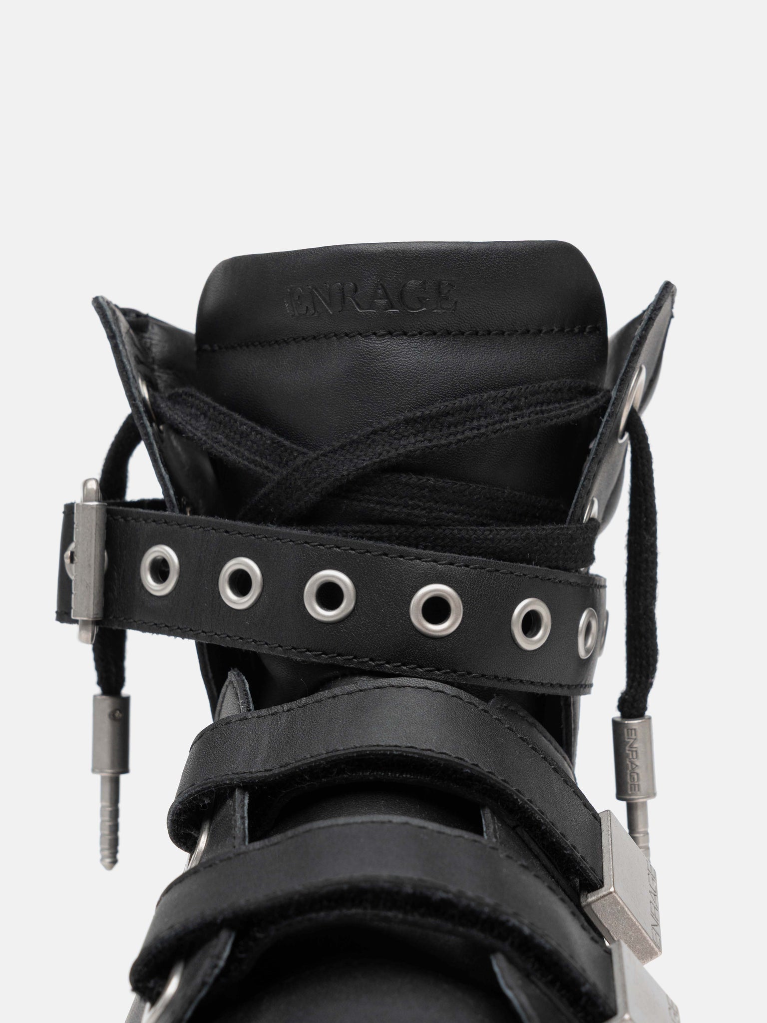 HIGH-TOP-SNEAKER – SCHWARZ
