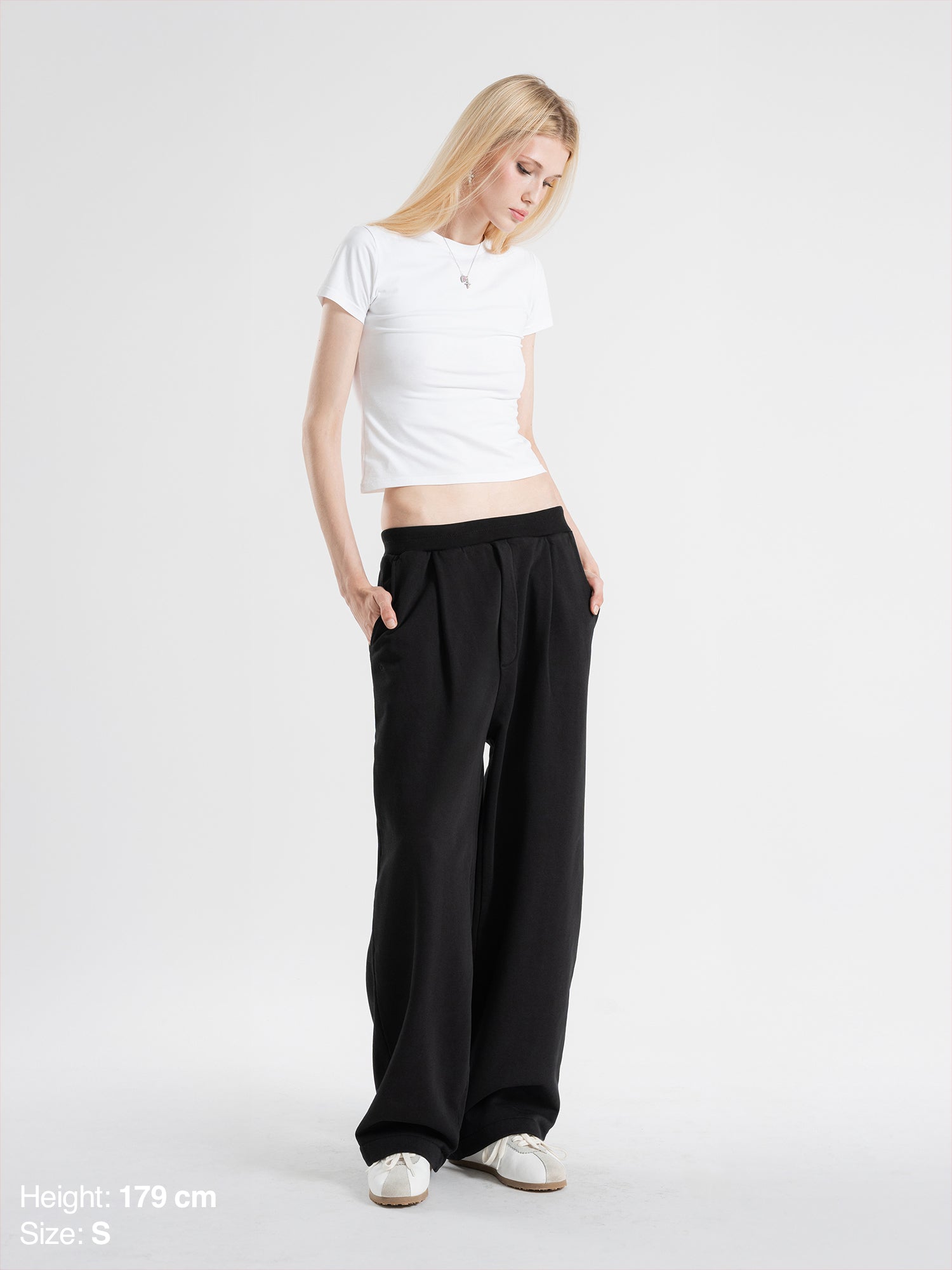 PLEATED SWEATPANTS - BLACK