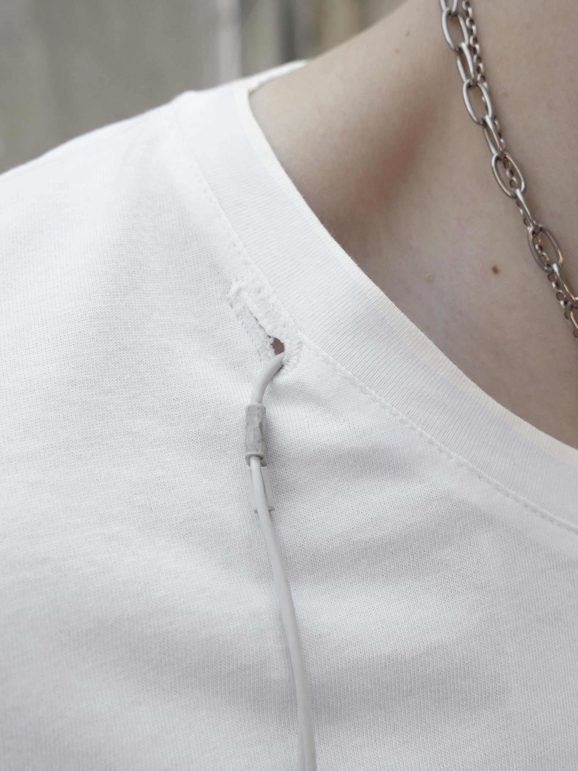 ROUND NECK TEE - WHITE