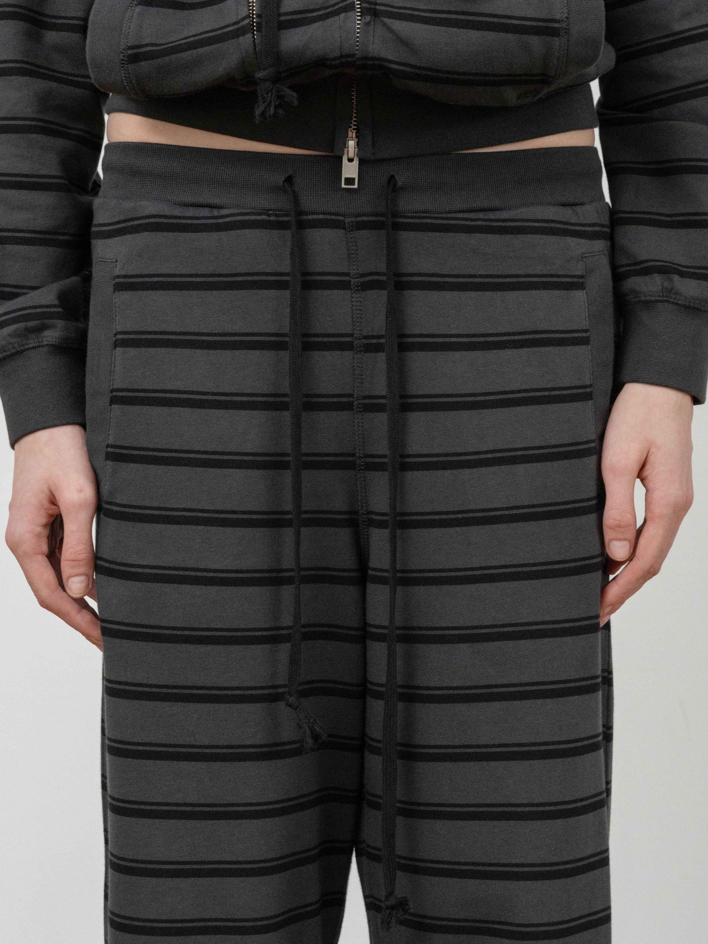 SLIM SWEATPANTS - BLACK STRIPED