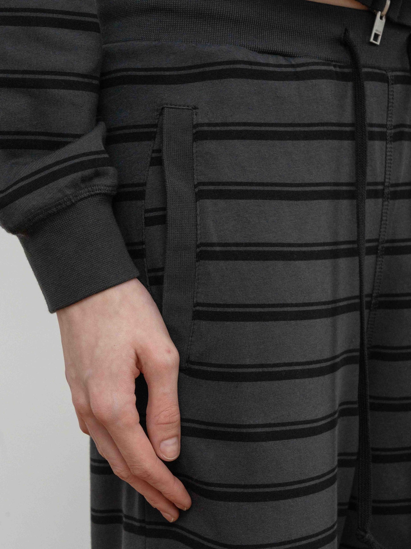 SLIM SWEATPANTS - BLACK STRIPED