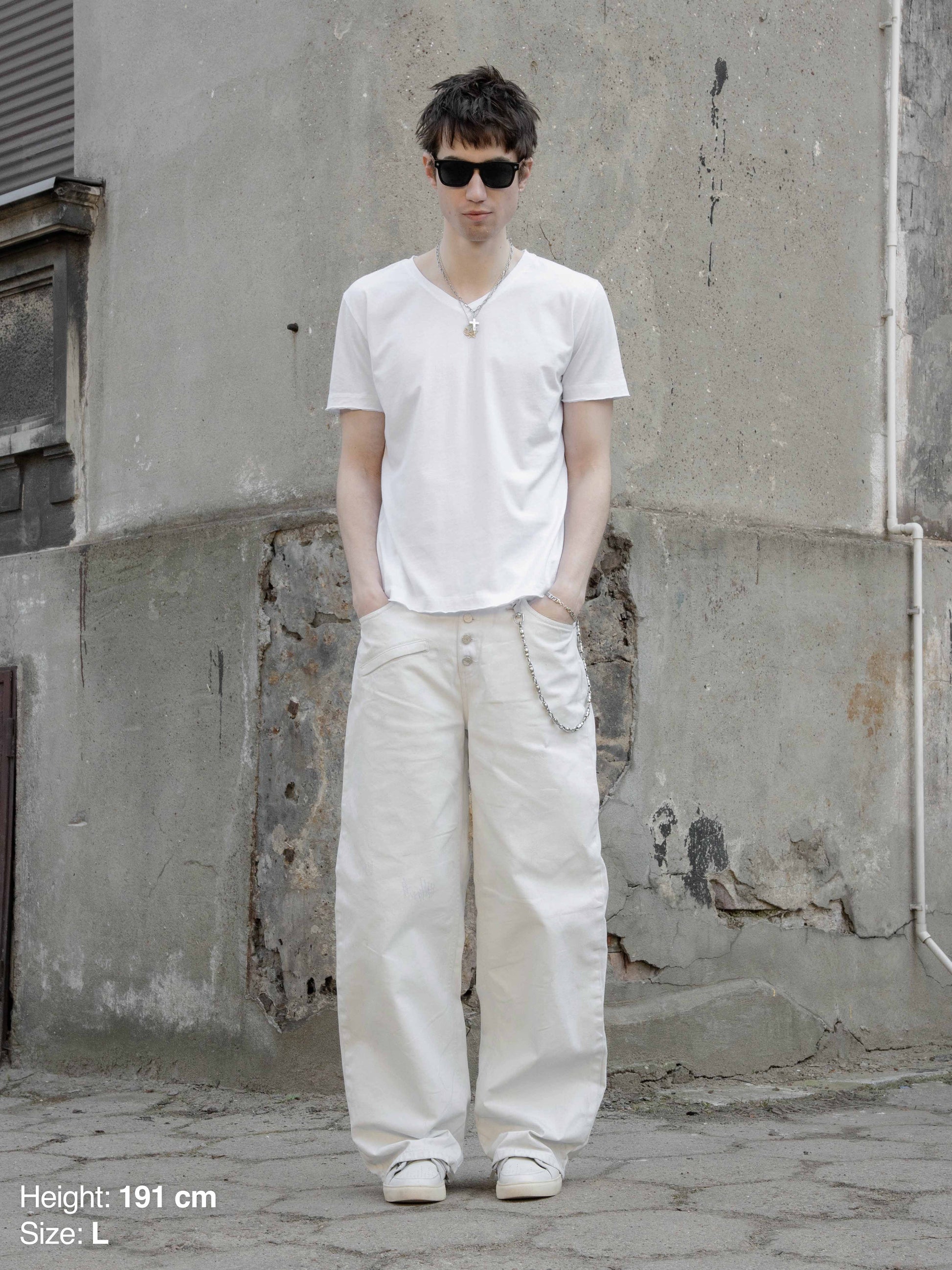 V-NECK TEE - WHITE
